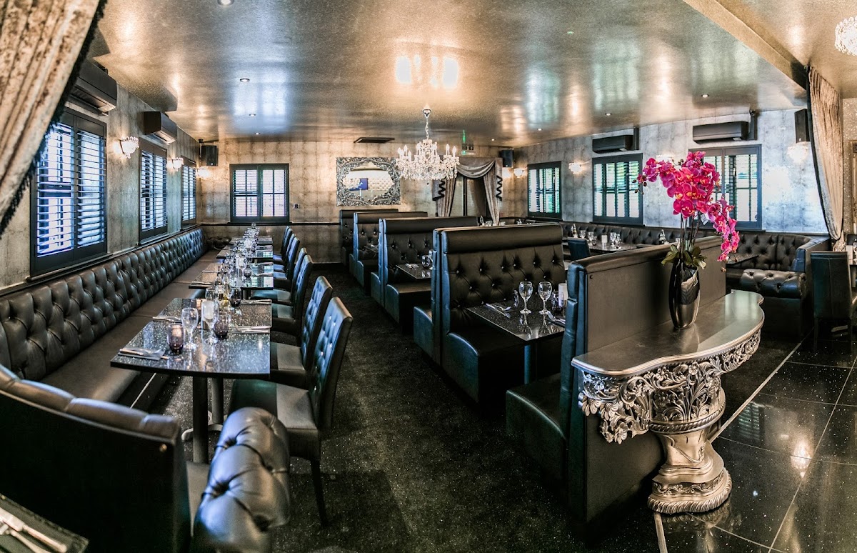 Arens Bar & Grill At The Six Bells